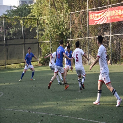 举足齐心每球必进，“高德娱乐杯”足球友谊赛正式打响